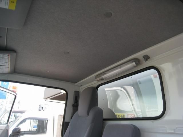 Mazda TITAN 2018-11 8311157-13