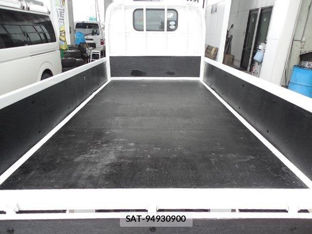 Mazda TITAN 2013-05 8317676-10