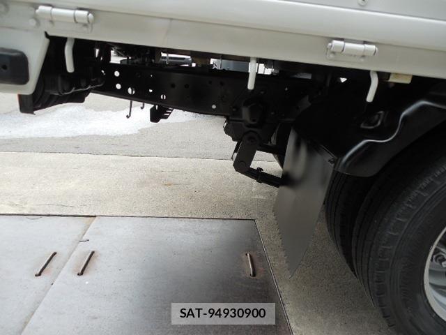 Mazda TITAN 2013-05 8317676-12