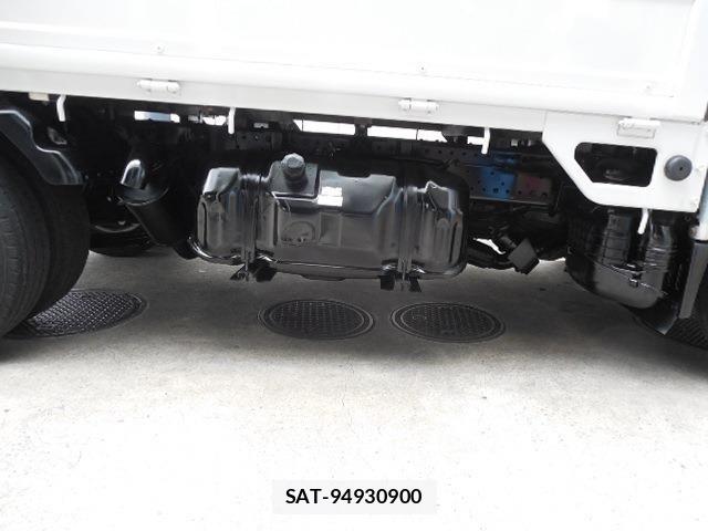 Mazda TITAN 2013-05 8317676-13