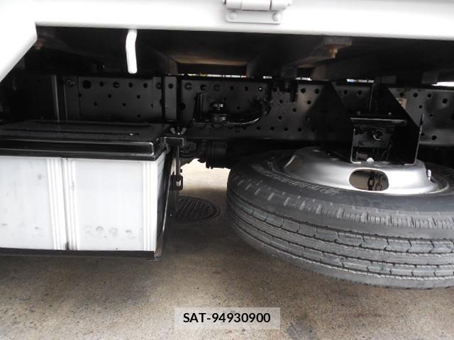 Mazda TITAN 2013-05 8317676-16