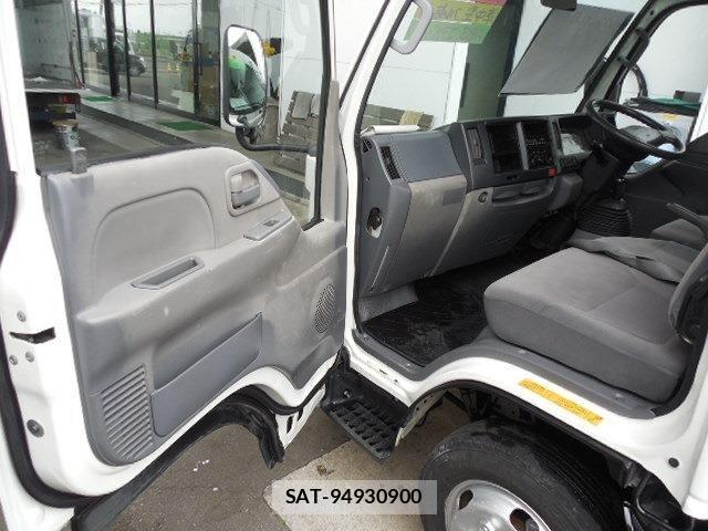 Mazda TITAN 2013-05 8317676-17