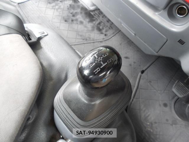 Mazda TITAN 2013-05 8317676-24