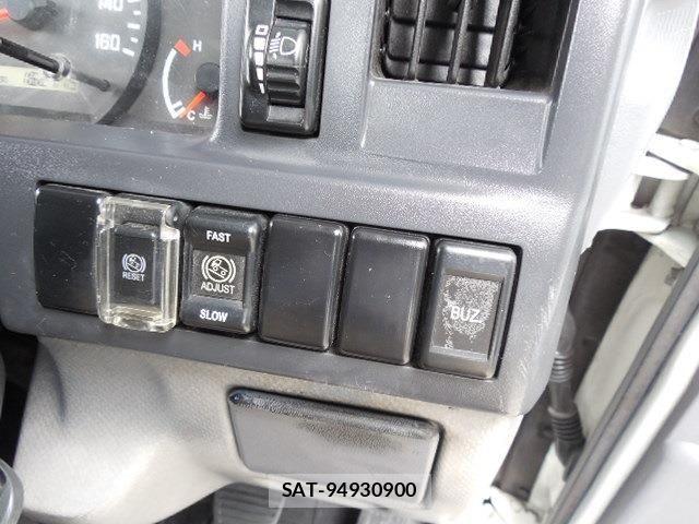 Mazda TITAN 2013-05 8317676-26