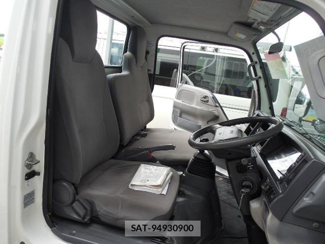 Mazda TITAN 2013-05 8317676-28