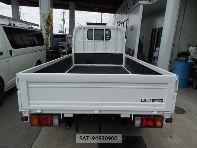 Mazda TITAN 2013-05 8317676-5