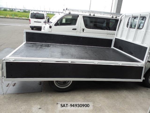Mazda TITAN 2013-05 8317676-8