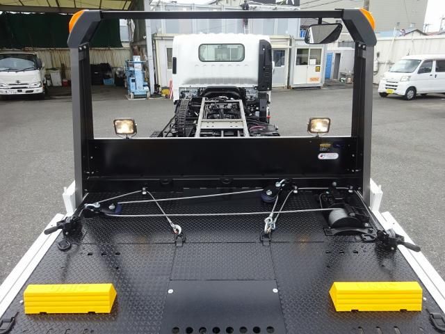 Mazda TITAN 2026-03 8332072-15