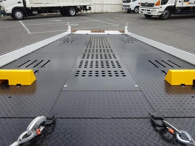 Mazda TITAN 2026-03 8332072-16