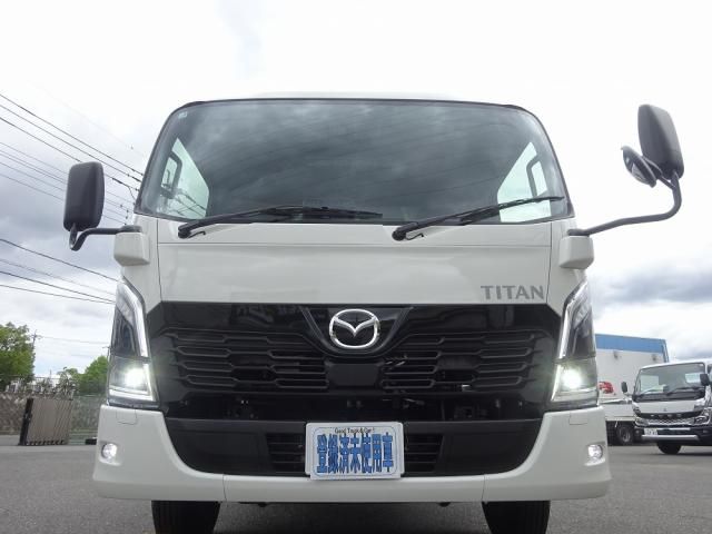 Mazda TITAN 2026-03 8332072-27