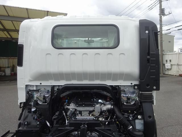 Mazda TITAN 2026-03 8332072-29
