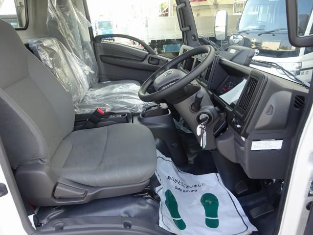 Mazda TITAN 2026-03 8332072-7