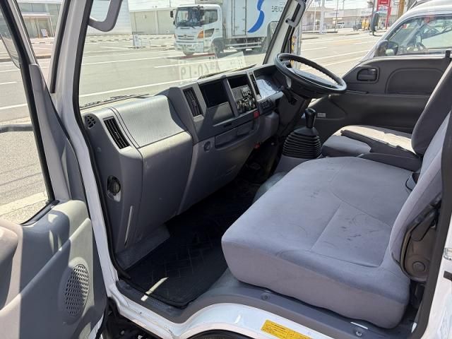 Mazda TITAN 2016-03 8332074-9