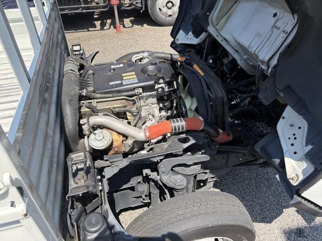 Mazda TITAN 2016-03 8332074-14