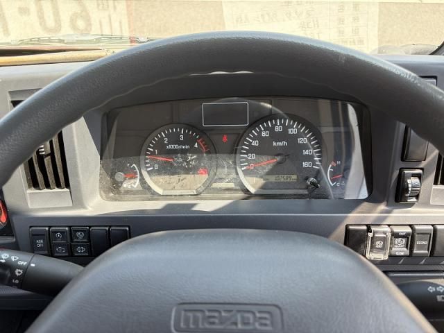 Mazda TITAN 2016-03 8332074-15