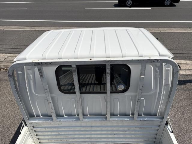 Mazda TITAN 2016-03 8332074-1