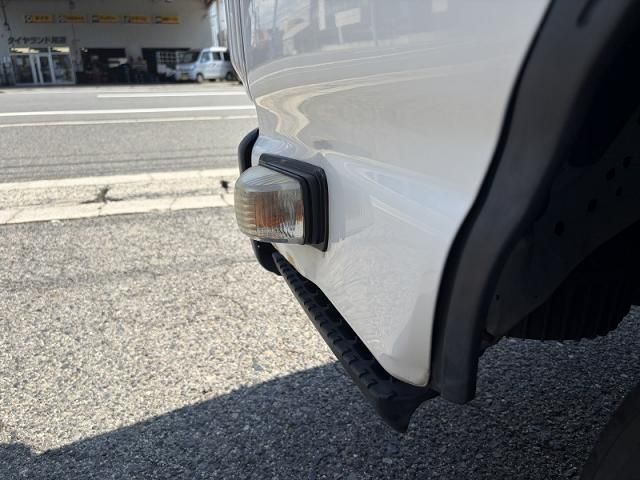Mazda TITAN 2016-03 8332074-2