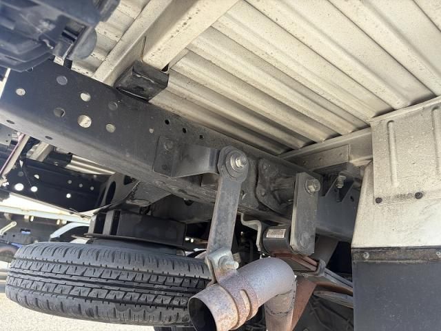 Mazda TITAN 2016-03 8332074-5