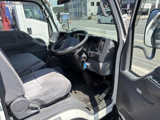 Mazda TITAN 2016-03 8332074-7