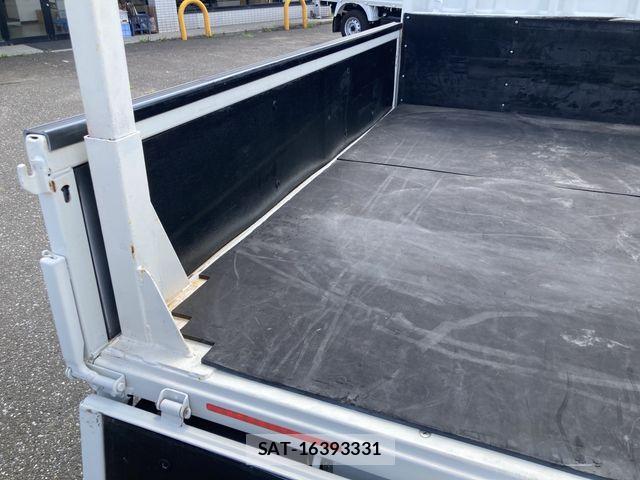 Mazda TITAN 2020-03 8355788-11