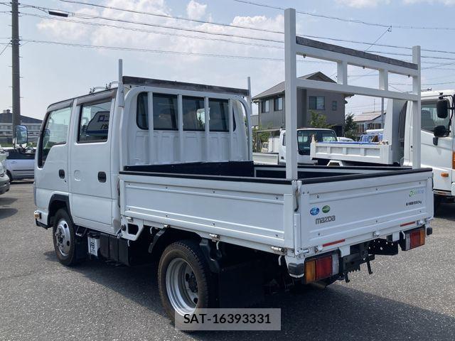 Mazda TITAN 2020-03 8355788-3