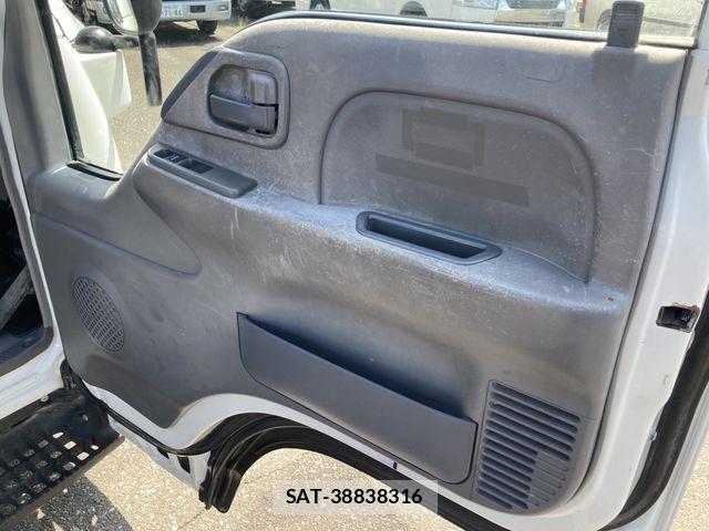 Mazda TITAN 2008-04 8355791-5