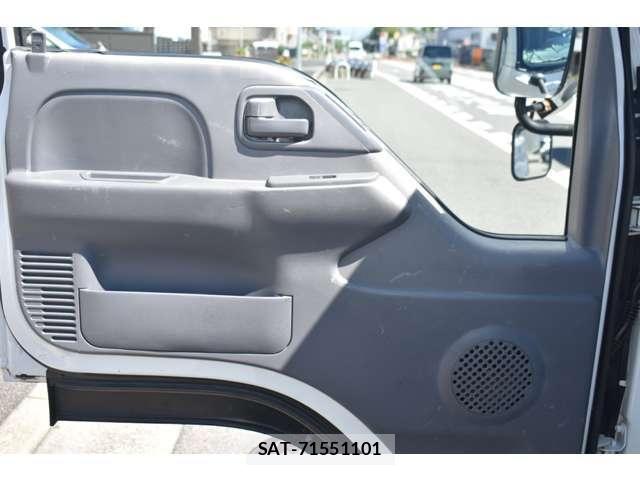 Mazda TITAN 2017-06 8369432-9