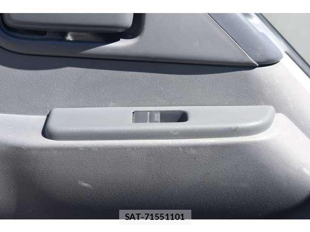 Mazda TITAN 2017-06 8369432-10