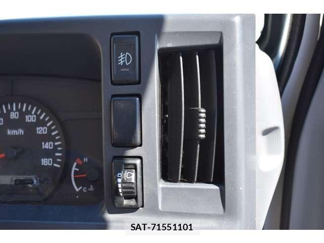 Mazda TITAN 2017-06 8369432-13