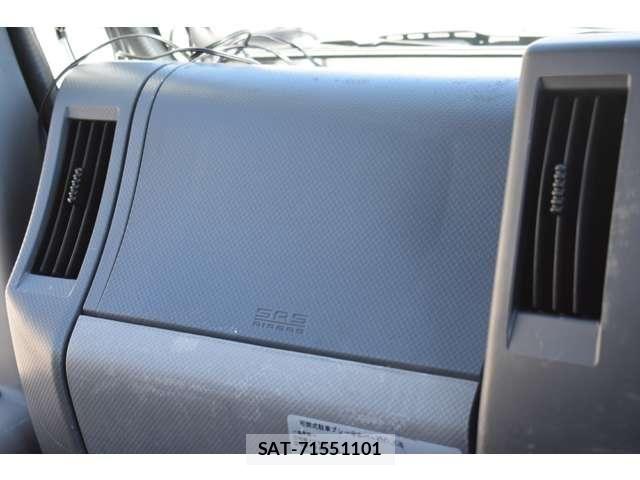 Mazda TITAN 2017-06 8369432-21
