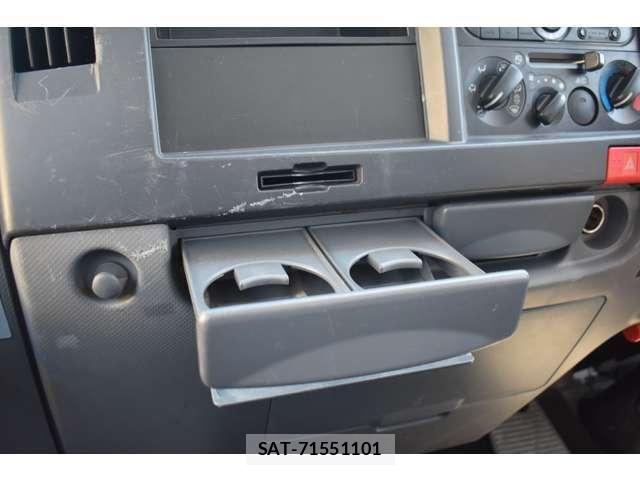 Mazda TITAN 2017-06 8369432-22