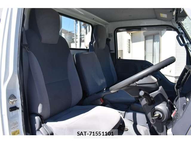 Mazda TITAN 2017-06 8369432-3