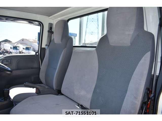 Mazda TITAN 2017-06 8369432-4