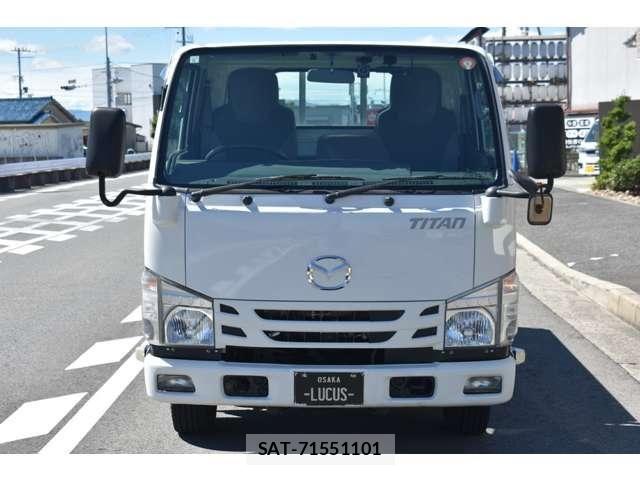 Mazda TITAN 2017-06 8369432-5