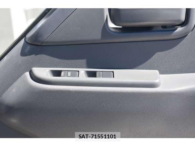 Mazda TITAN 2017-06 8369432-8