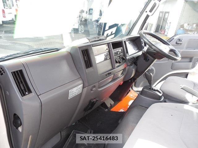 Mazda TITAN 2018-08 8369433-9