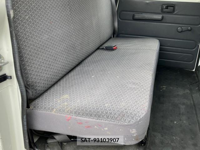 Mazda TITAN 2020-01 8415482-15
