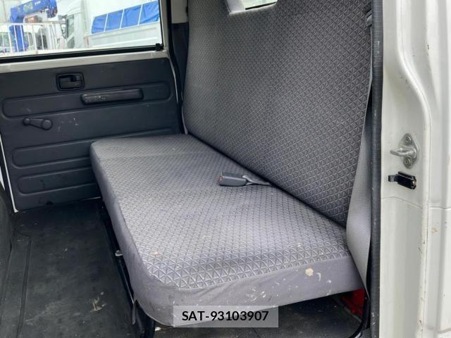 Mazda TITAN 2020-01 8415482-16