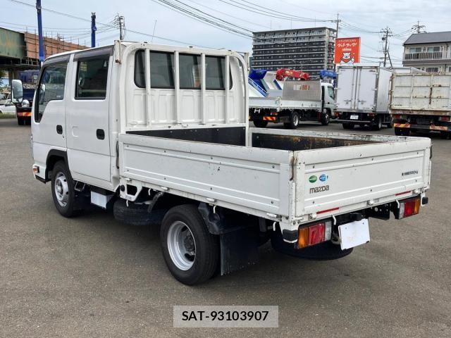 Mazda TITAN 2020-01 8415482-3