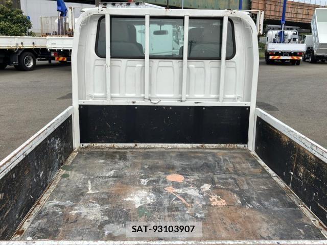Mazda TITAN 2020-01 8415482-6