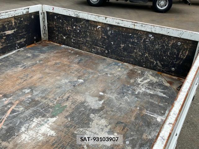 Mazda TITAN 2020-01 8415482-8