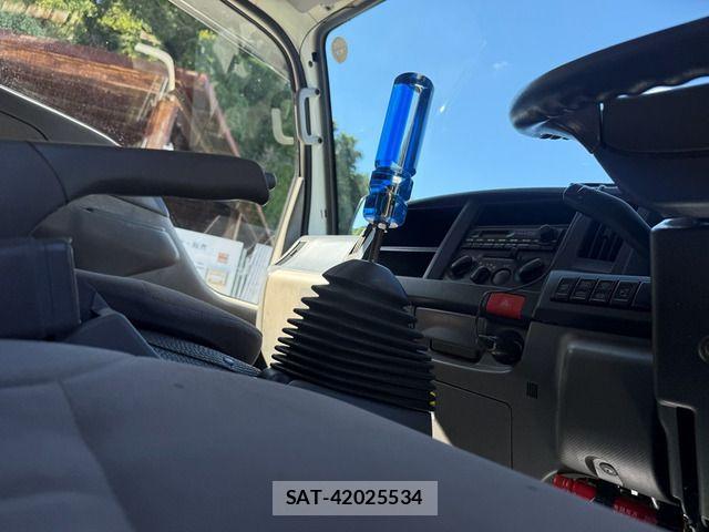 Mazda TITAN 2013-02 8527810-12