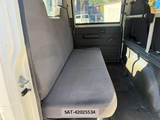 Mazda TITAN 2013-02 8527810-16