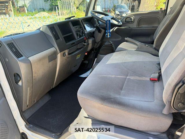 Mazda TITAN 2013-02 8527810-18
