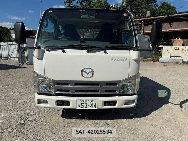 Mazda TITAN 2013-02 8527810-4