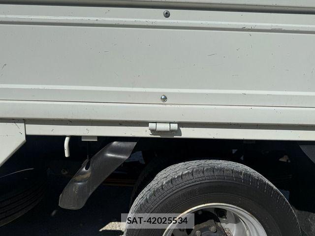 Mazda TITAN 2013-02 8527810-6