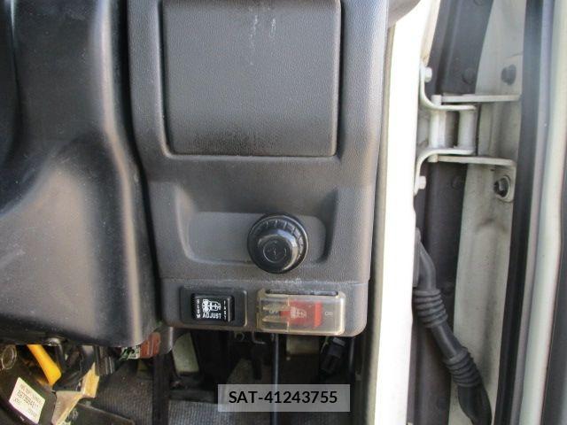 Mazda TITAN 2006-05 8563833-12
