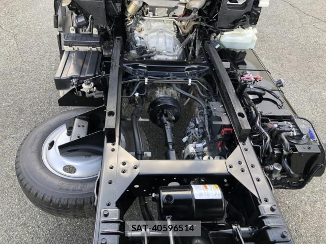 Mazda TITAN 2023-02 8629375-25
