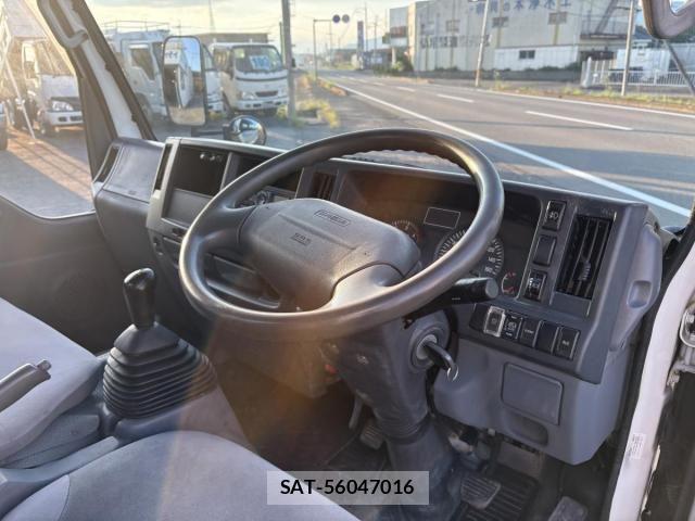 Mazda TITAN 2015-05 8686795-5