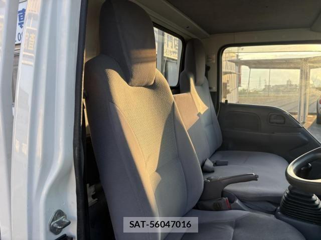 Mazda TITAN 2015-05 8686795-6